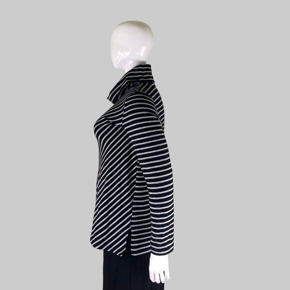 Tribal striped loose fit turtleneck sweater - Picture 3 of 6